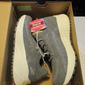Skechers Women's Size 7.5 Sparrow Sneakers Slip ons Brand New w Tags